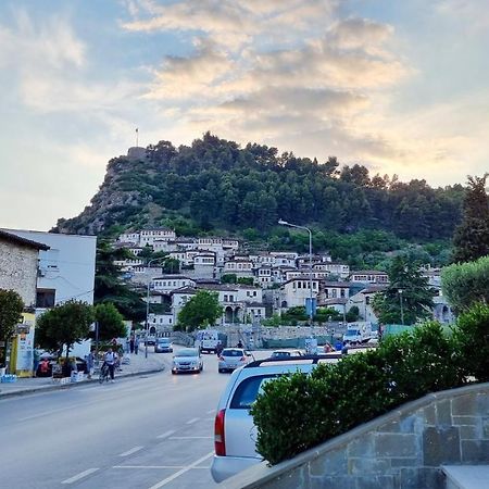 Downtown Apartment Berat Esterno foto