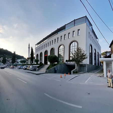 Downtown Apartment Berat Esterno foto
