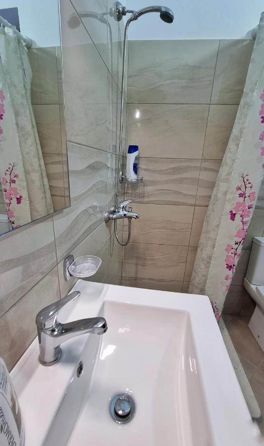 Downtown Apartment Berat Esterno foto
