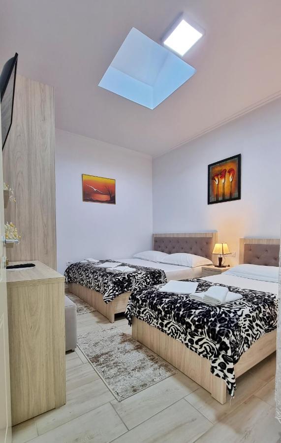 Downtown Apartment Berat Esterno foto
