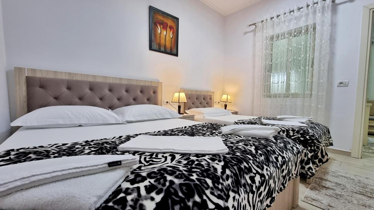 Downtown Apartment Berat Esterno foto