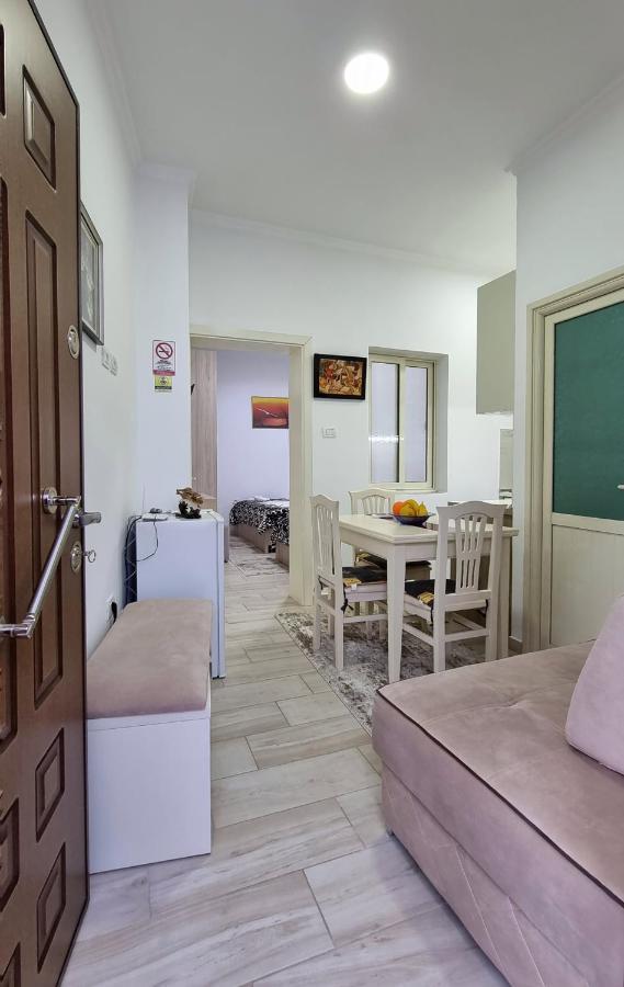 Downtown Apartment Berat Esterno foto