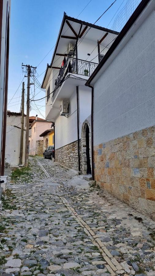 Downtown Apartment Berat Esterno foto