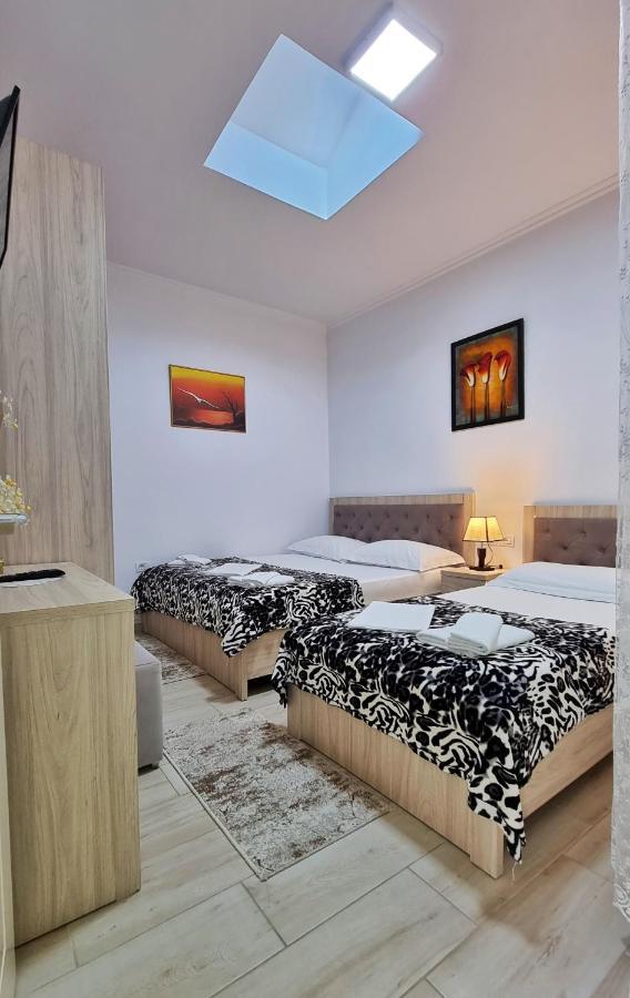 Downtown Apartment Berat Esterno foto