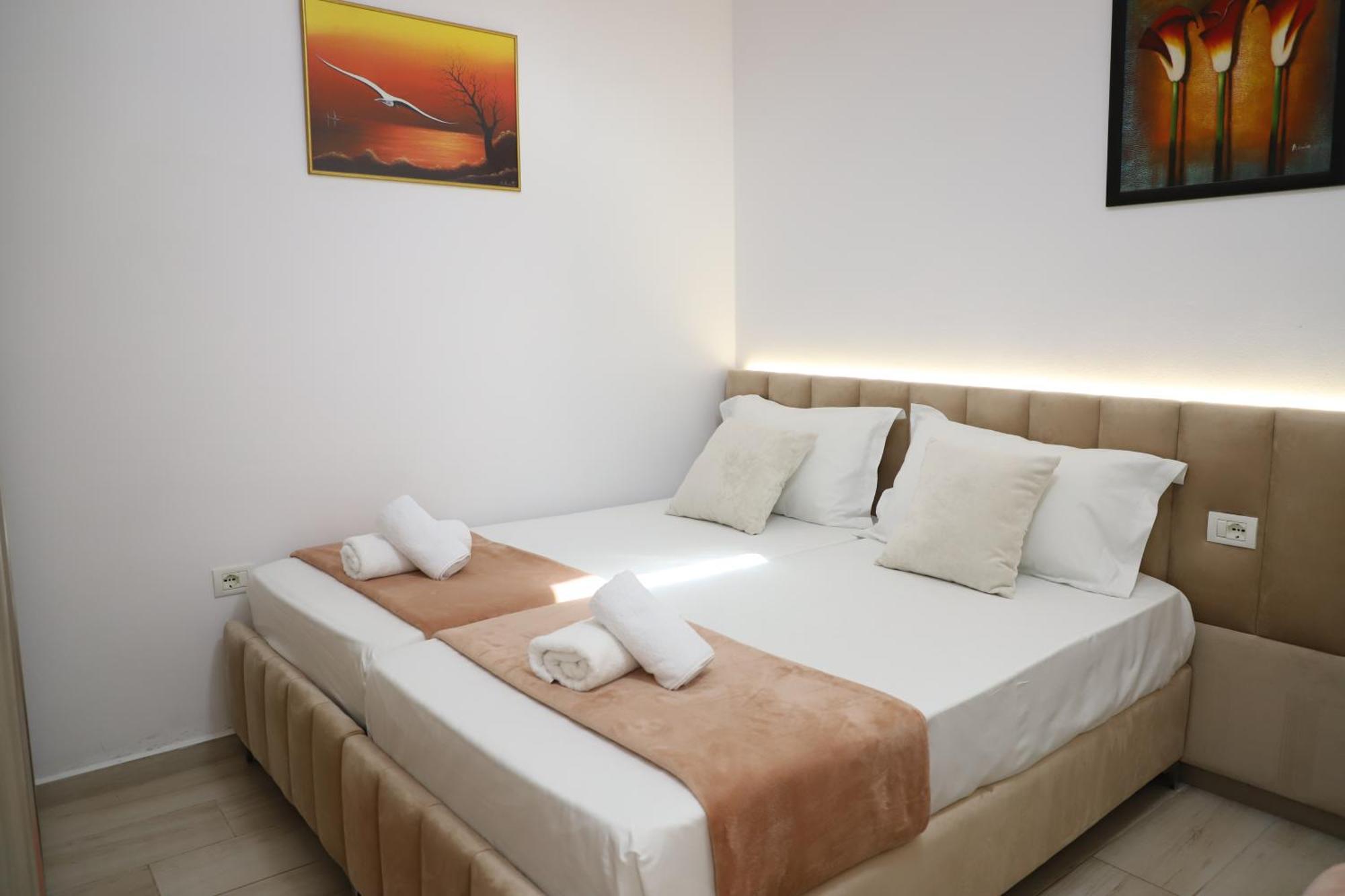 Downtown Apartment Berat Esterno foto