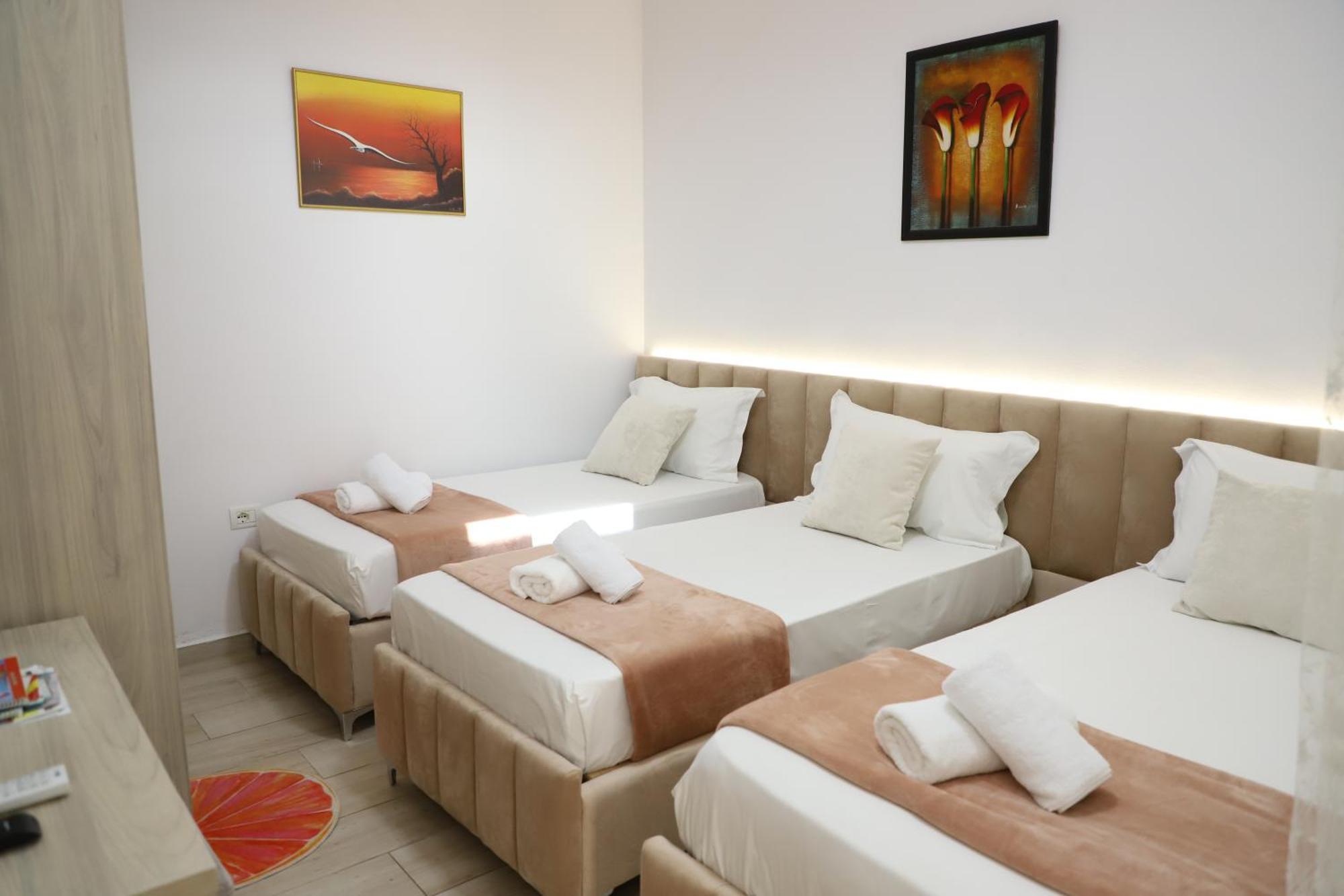 Downtown Apartment Berat Esterno foto